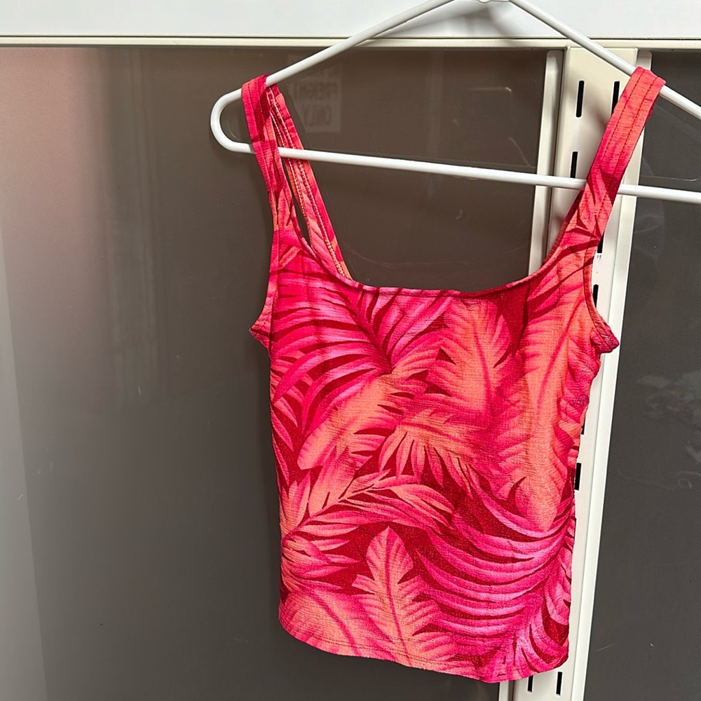 floral athletic top